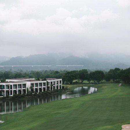 Royal Hills Golf Resort y Spa Nakhon Nayok Exterior foto