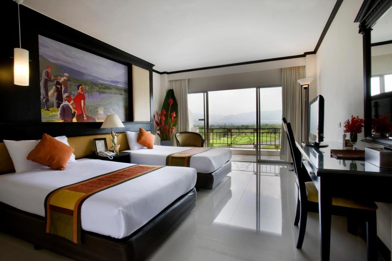 Royal Hills Golf Resort y Spa Nakhon Nayok Exterior foto