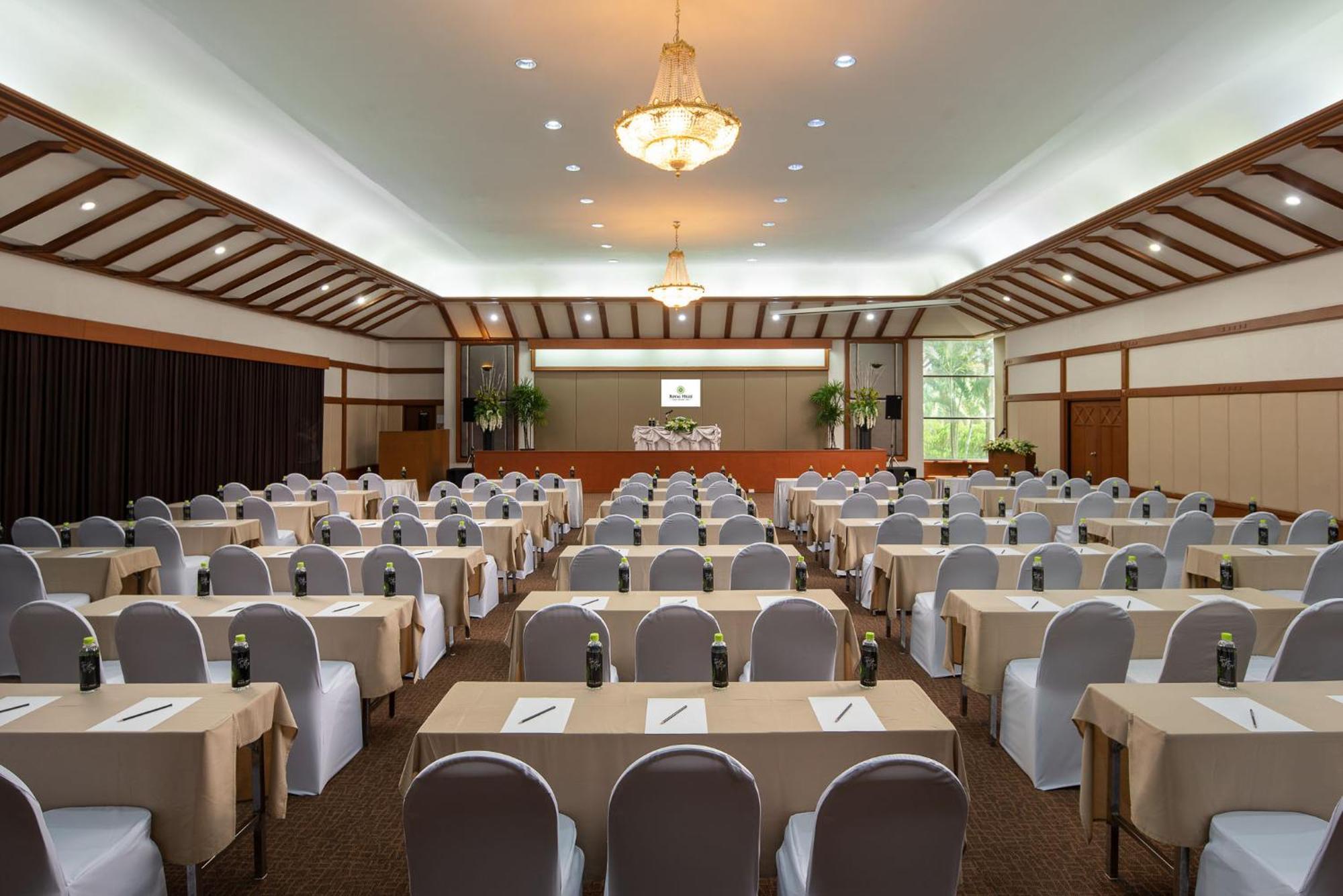 Royal Hills Golf Resort y Spa Nakhon Nayok Exterior foto