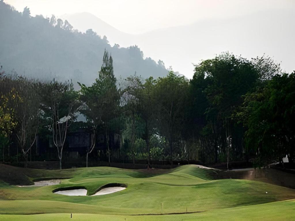 Royal Hills Golf Resort y Spa Nakhon Nayok Exterior foto