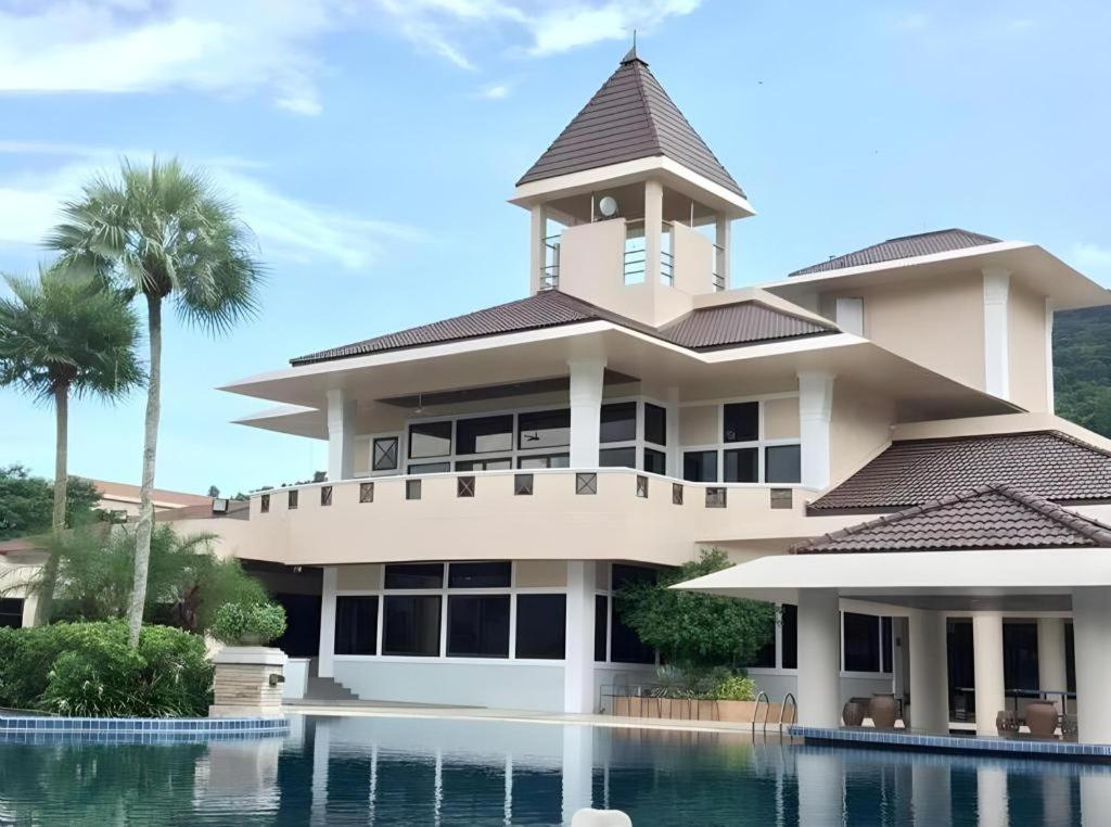 Royal Hills Golf Resort y Spa Nakhon Nayok Exterior foto
