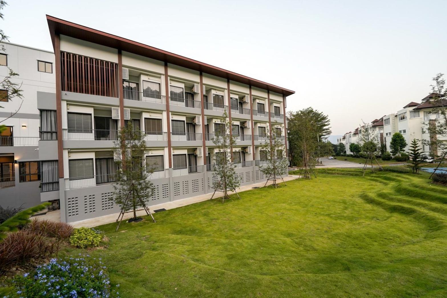 Royal Hills Golf Resort y Spa Nakhon Nayok Exterior foto