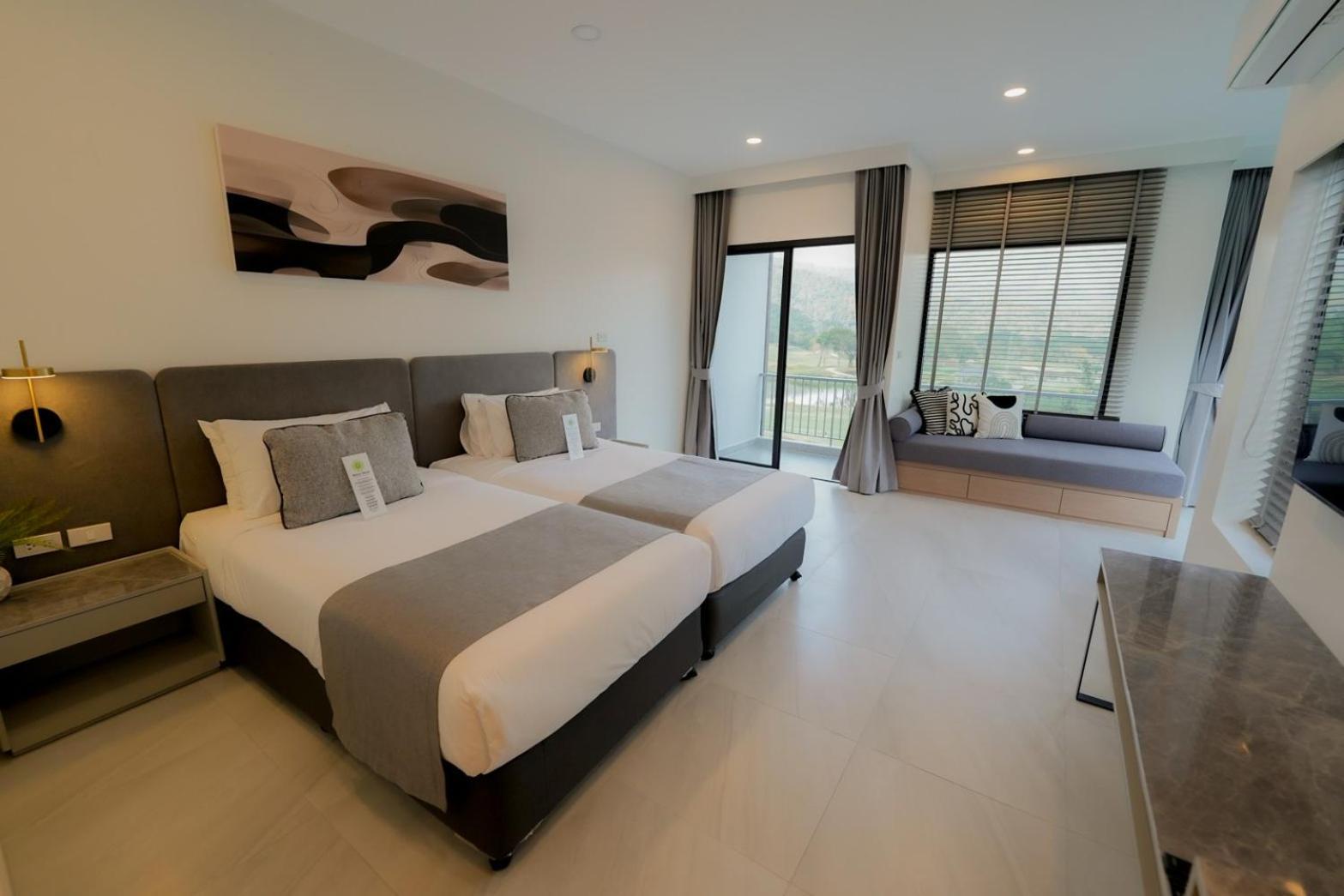 Royal Hills Golf Resort y Spa Nakhon Nayok Exterior foto