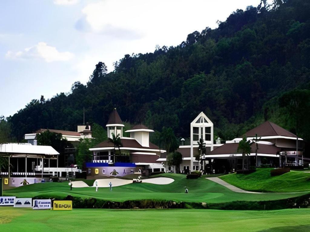 Royal Hills Golf Resort y Spa Nakhon Nayok Exterior foto