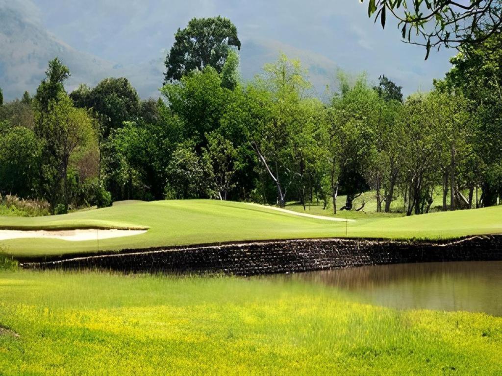 Royal Hills Golf Resort y Spa Nakhon Nayok Exterior foto