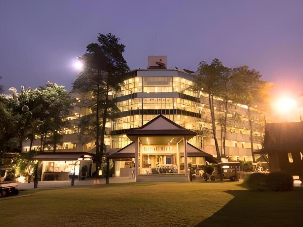 Royal Hills Golf Resort y Spa Nakhon Nayok Exterior foto