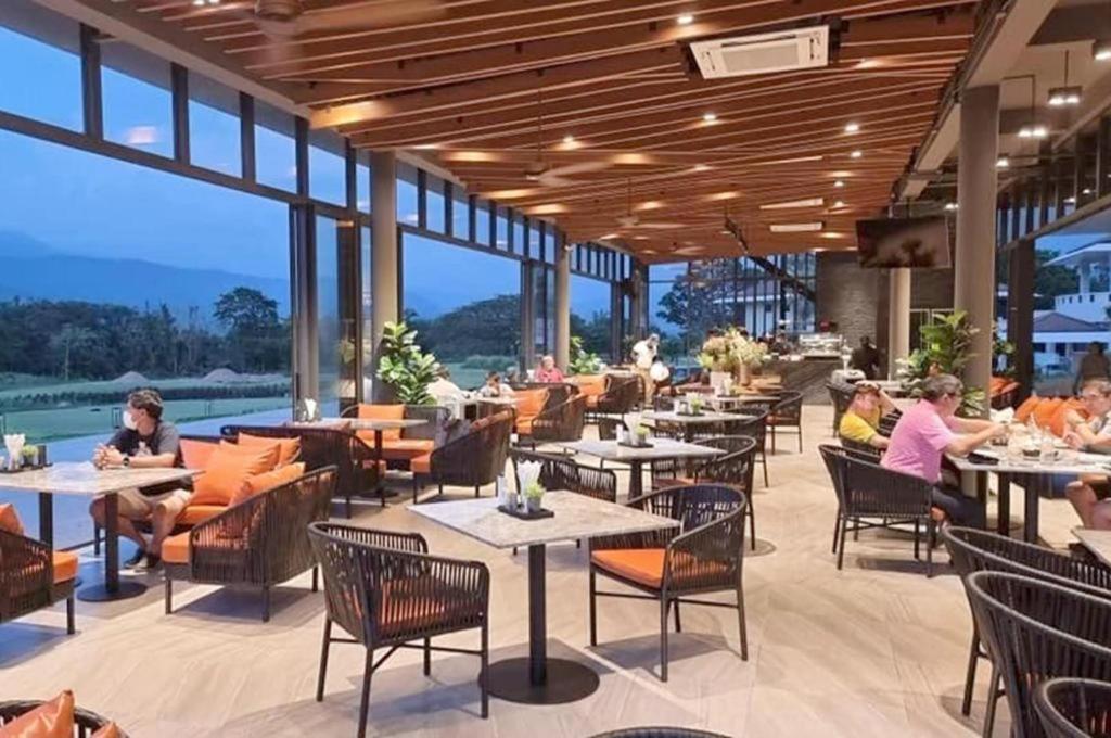 Royal Hills Golf Resort y Spa Nakhon Nayok Exterior foto